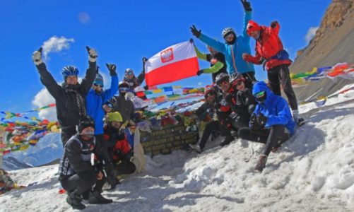 Rowerami po Himalajach. Polacy zdobyli przełęcz Thorong La