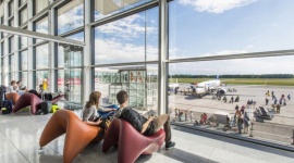 Gorące kierunki. Poznaj wakacyjne hity wrocławskiego lotniska LIFESTYLE, Podróże - Alicante, Bolonia i Barcelona – tak wygląda zestawienie najpopularniejszych południowych kierunków z Wrocławia na początku sezonu letniego. Wśród czarterów niezmiennie lubiane są kurorty Grecji, a nowym hitem może zostać portugalskie Faro.