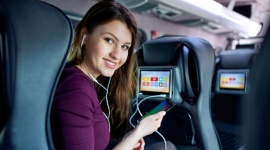 Na wakacje autobusem – na co zwrócić uwagę LIFESTYLE, Podróże - Coraz więcej osób decyduje się jechać na wakacje autobusem. Przewoźnicy oferują zazwyczaj tańsze niż koleje czy samoloty bilety, a dzięki dużej konkurencji na rynku standard podróży jest równie wysoki. Zanim kupi się bilet warto sprawdzić, czy firma jest godna zaufania.