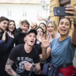 Studenci udowadniają, że da się podróżować po Europie bez gotówki i kart