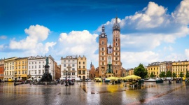 Za co warszawiacy kochają Kraków? LIFESTYLE, Podróże - Polska obfituje w idealne miejsca do spędzenia dni wolnych, ale to szczególnie Kraków upatrzyli sobie na weekendowe wypady mieszkańcy stolicy. Coraz więcej osób decyduje się na krótkie wyjazdy, aby odpocząć od codziennych obowiązków, poznać nowe miejsca i odkryć swój kraj.
