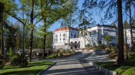 Wybierając hotel, coraz częściej kierujemy się opiniami innych LIFESTYLE, Podróże - Co raz większy wpływ na podejmowane przez nas decyzje zakupowe, związane z podróżami czy wyborem miejsca na wypoczynek mają opinie innych osób.