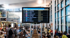 Lotnisko Wroclaw_w lutym najbardziej oblegane Paryz, Monachium i Zurych LIFESTYLE, Podróże - Trasy na główne lotnisko Paryża, do Düsseldorfu, Monachium, Frankfurtu czy Zurychu są niezwykle popularne. W lutym przewoźnicy sieciowi odnotowali o blisko 30% pasażerów więcej niż przed rokiem. W samolotach tanich linii zajętych było zwykle ok. 90% miejsc.