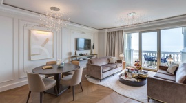 Hôtel de Paris w Monte Carlo LIFESTYLE, Podróże - Monte Carlo to najpopularniejsza dzielnica Monako. W jej sercu w 1864 roku obok najbardziej znanego na świecie kasyna powstał prestiżowy Hôtel de Paris.