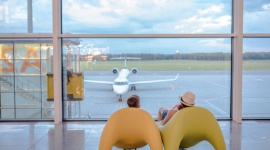 Do Wrocławia wracają regularne połączenia lotnicze LIFESTYLE, Podróże - Od 1 czerwca znów polecimy z wrocławskiego portu. PLL LOT wznawiają regularne rejsy na Lotnisko Chopina w Warszawie. Na początek będą dwa połączenia dziennie.