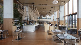 Najbardziej ekologiczny hotel w Holandii LIFESTYLE, Podróże - Hotel Jakarta w Amsterdamie jest ekologiczny w każdym calu - zaczynając od budynku, drewnianej konstrukcji, indonezyjskiego ogrodu wewnętrznego, na przyjaznej dla użytkowników akustyce i neutralności energetycznej kończąc